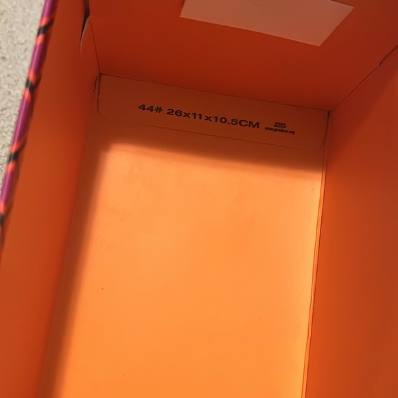 Small Tory Burch shoe box with dust bag and shopping bag (no shoe included) - Picture 3 of 11